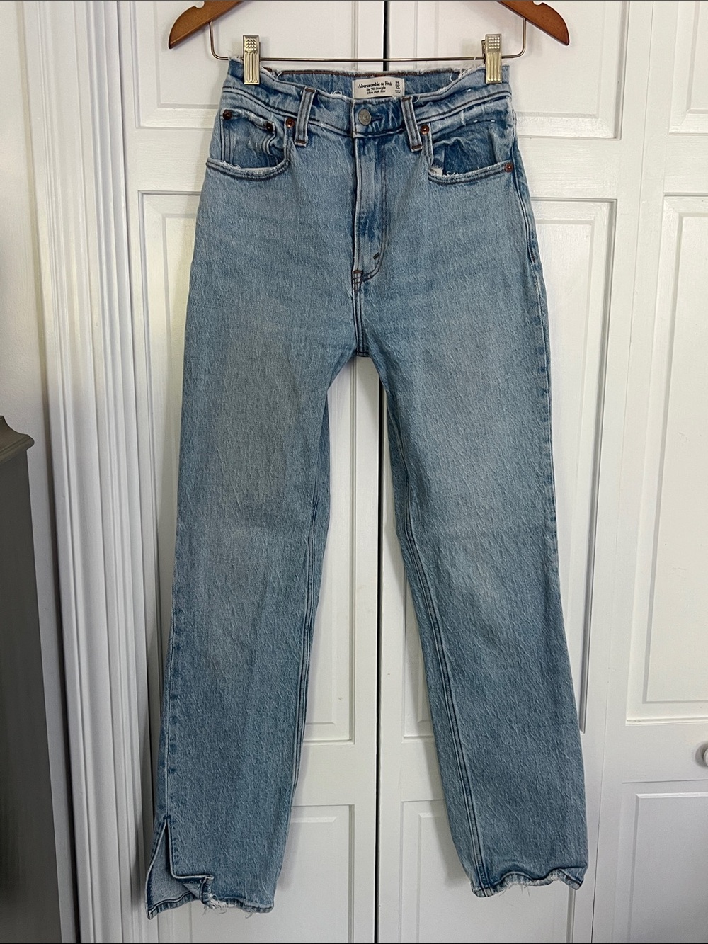 Abercrombie & Fitch Straight-Leg Jeans size 25 distressed